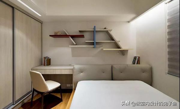 想在小臥室設定書桌、書櫃，又擔心放不下？這樣的設計“完美”
