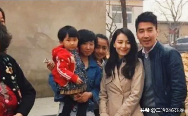 明星迴鄉的真實場景、真的是樸實如華、臺上臺下差別好大 明星迴鄉的真實場景、真的是樸實如華、臺上臺下差別好大