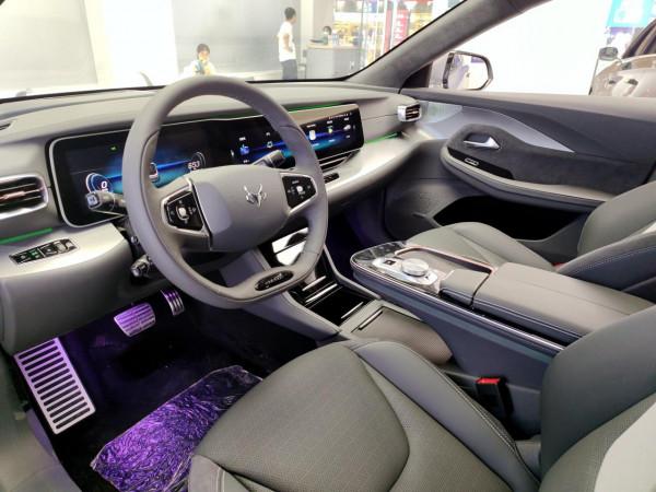 NEDC 708超長真續航 極狐阿爾法S實拍 內飾大屏夠搶眼 NEDC 708超長真續航 極狐阿爾法S實拍 內飾大屏夠搶眼