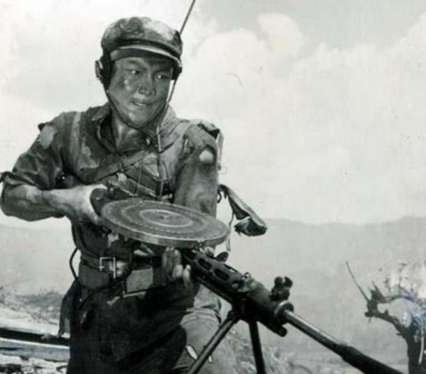 王學風：雙腿盡斷死守殲敵，犧牲68年籍貫成迷，兩省農民搶著認親