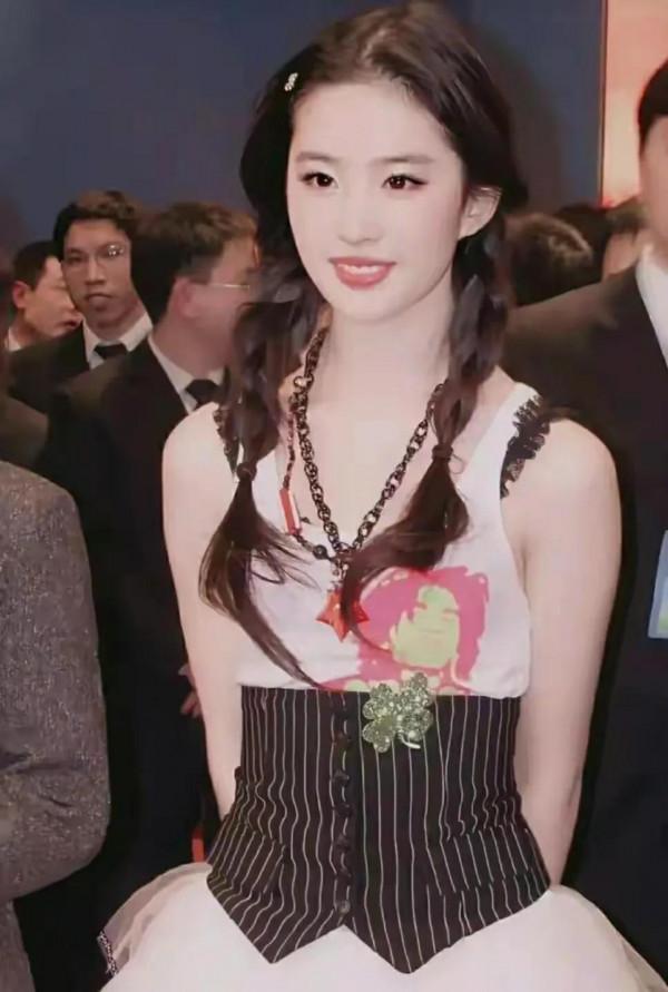 劉亦菲 18歲驚鴻之美 劉亦菲 18歲驚鴻之美