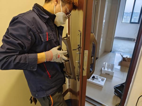 手機一碰開門真方便-實測華為智選德施曼智慧門鎖