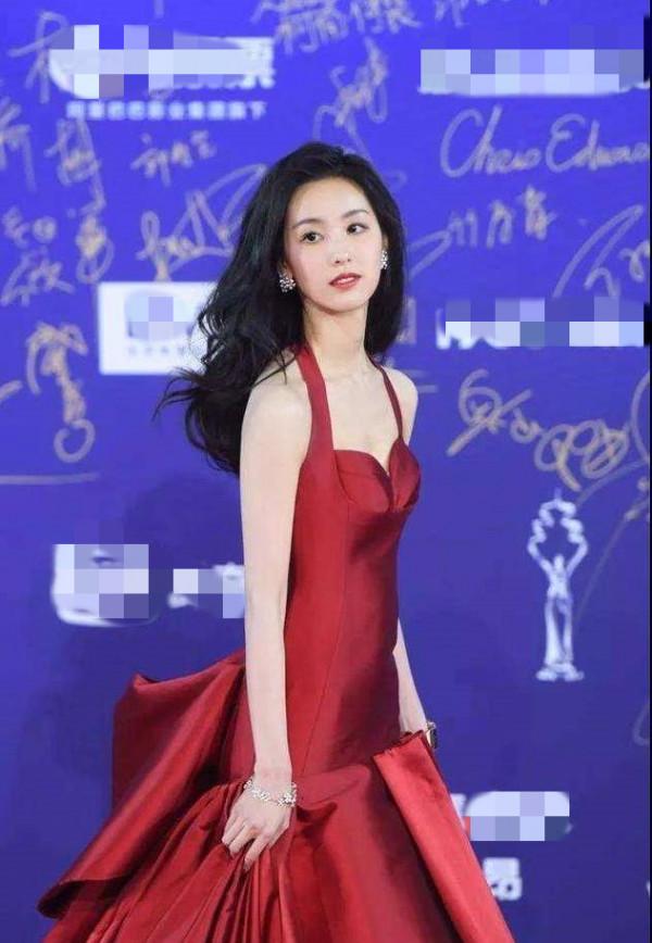 楊冪重現異域造型出圈!回望娛樂圈10位女星或清冷或明豔,太養眼 楊冪重現異域造型出圈!回望娛樂圈10位女星或清冷或明豔,太養眼