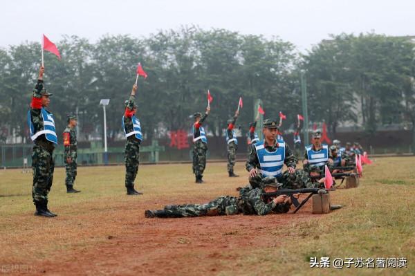 兒子穿上軍裝，媽媽流下眼淚