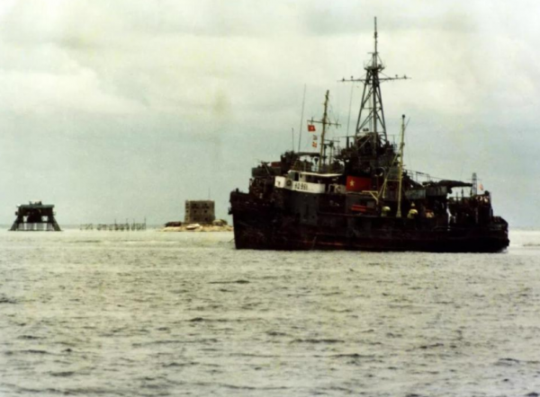 1988年，越南軍艦侵犯我國赤瓜礁，劉華清：打就打，堅決打
