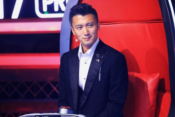 明星裡的上下級關係，名氣不大卻簽下&OpenCurlyDoubleQuote;頂流&rdquo;，姐妹相稱實則老闆