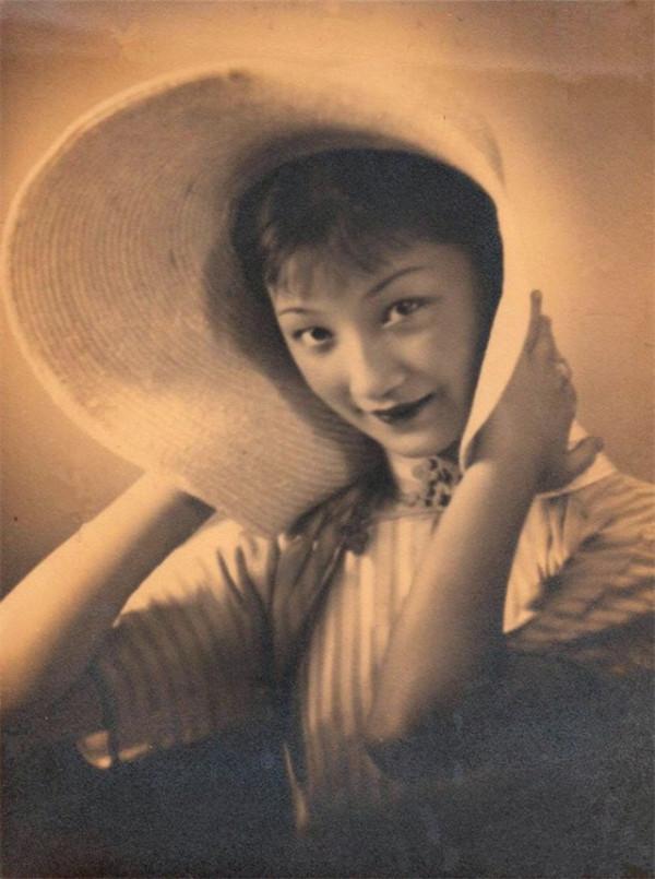 袁美雲：被親媽賣，被養父當作工具人掙錢，婚後退出熒幕反獲幸福