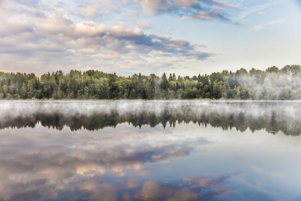 這湖太美了,我可以看一天 這湖太美了,我可以看一天