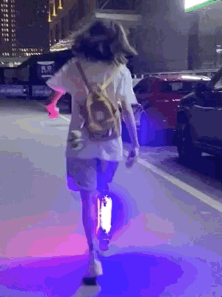 賈玲的新電影太好哭了，那些2021年曾溫暖過世界的凡人英雄，背後的故事我不敢看......