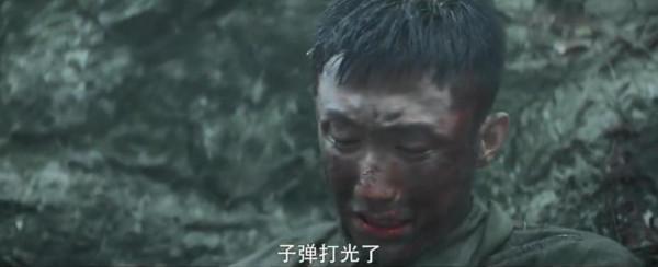 《王牌部隊》高粱扔完最後一顆手榴彈 選擇跳崖 張排長為救戰友犧牲