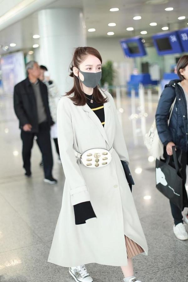 40歲的陳喬恩越來越美了,穿黃色大衣配牛仔褲,像20歲少女一般 40歲的陳喬恩越來越美了,穿黃色大衣配牛仔褲,像20歲少女一般