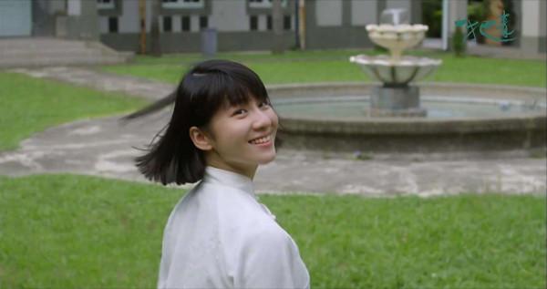 女學生別硬演！強裝嫩的比紅燒肉還油膩，有人卻似清泉，美了歲月