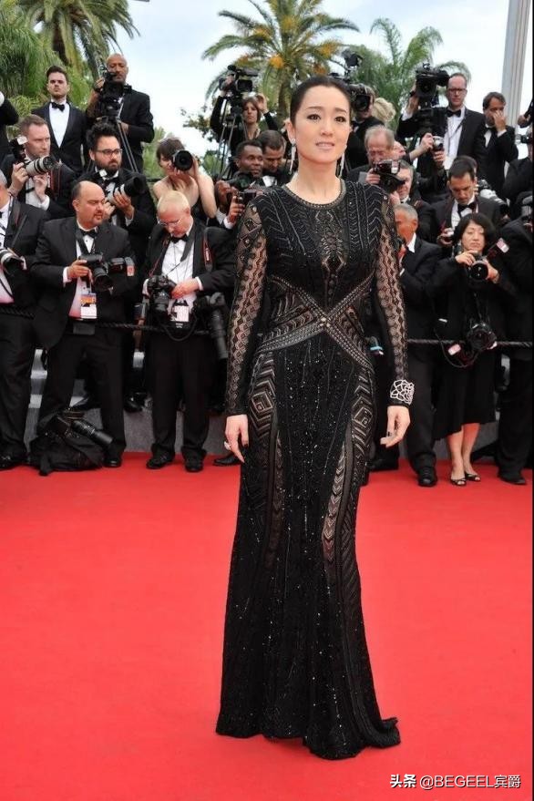 從晚禮服到腕錶，鏤空工藝到底能玩出多少種花樣？