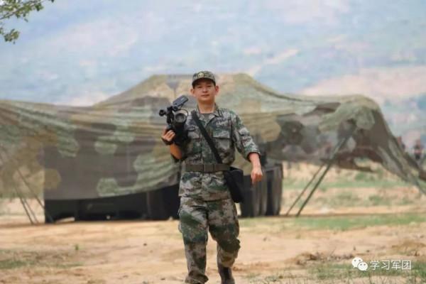 家有老黨員 | 我要成為扛得起槍、拿得起筆的兵！