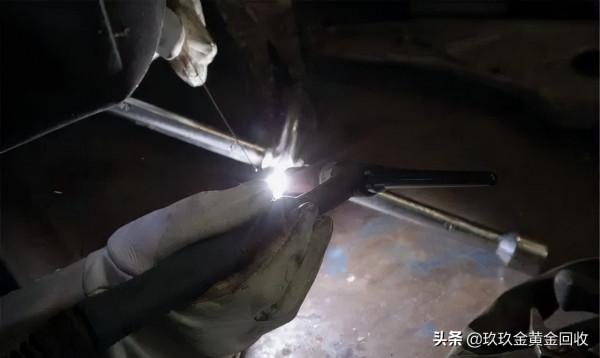 活口黃金戒指怎麼固定?有什麼好的辦法嗎? 活口黃金戒指怎麼固定?有什麼好的辦法嗎?