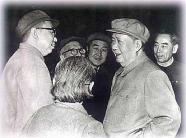 華國鋒晚年想去毛主席紀念堂,被家人阻攔後,說道:這是最後一次 華國鋒晚年想去毛主席紀念堂,被家人阻攔後,說道:這是最後一次