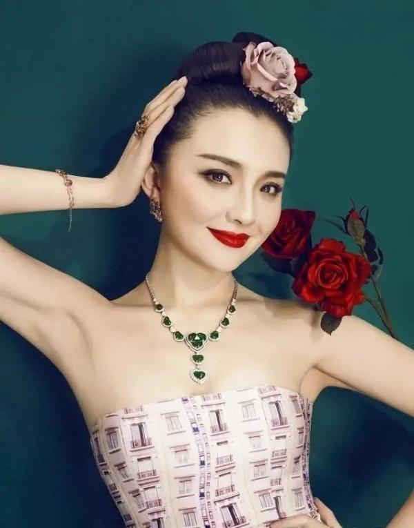 驚豔《甄嬛傳》,但10年來未能爆紅的7位女演員,一個比一個可惜 驚豔《甄嬛傳》,但10年來未能爆紅的7位女演員,一個比一個可惜