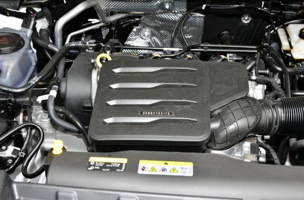 實拍大眾探影30週年紀念版，紅色外觀適合年輕人，配1.5L自吸+6AT