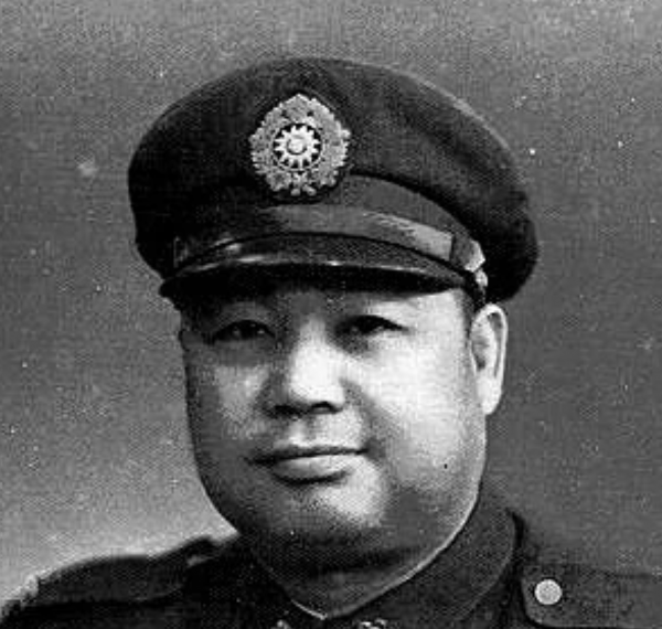 關麟徵宣佈蔣介石決定，會上哭聲一片，杜聿明回憶：我含淚登車