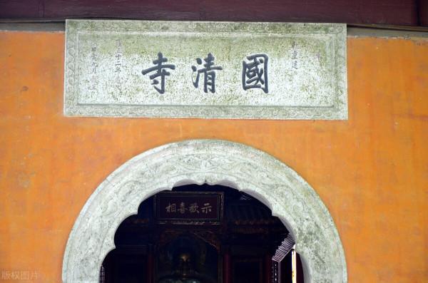 浙江一座寺廟，幾元一餐素齋，幾十塊一晚住宿，卻是一個五A景區