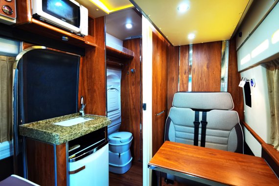B型房車竟然藏三張床,配置齊全堪比C型房車,途酷神行者D590房車 B型房車竟然藏三張床,配置齊全堪比C型房車,途酷神行者D590房車