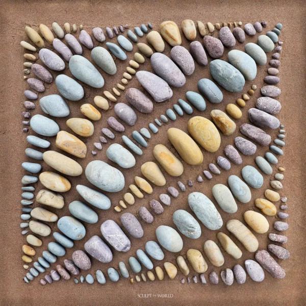 大地藝術家再出新作，普通石頭拼出精美花紋，解壓又治癒