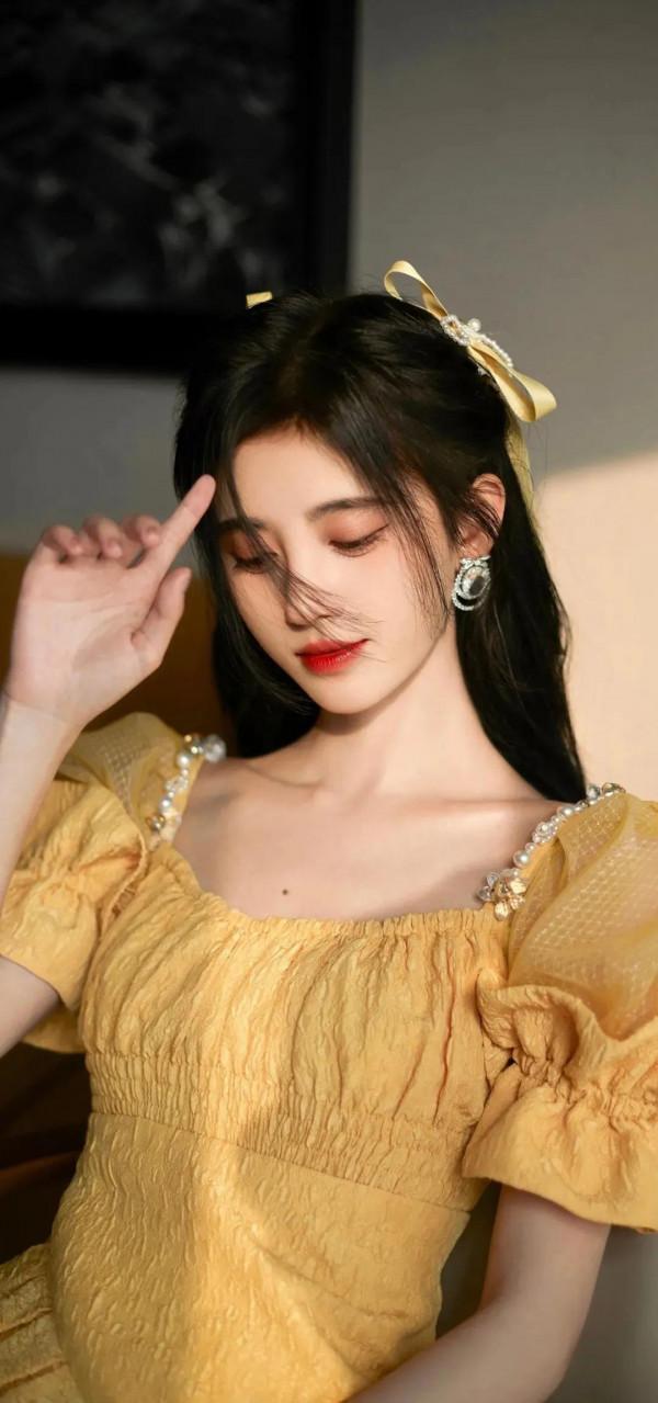 鞠婧禕 小黃裙 桌布 鞠婧禕 小黃裙 桌布