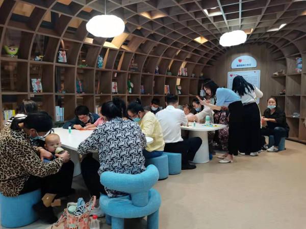 共讀繪本開啟美好親子時光，助力孩子健康成長