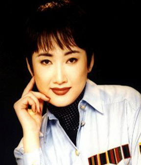 成方圓:一婚嫁恩師後閃離,二婚嫁大12歲王剛,61歲孑然一身怪誰呢 成方圓:一婚嫁恩師後閃離,二婚嫁大12歲王剛,61歲孑然一身怪誰呢