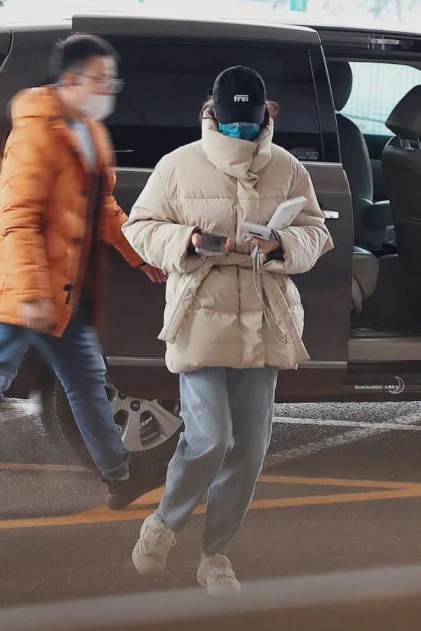 羽絨服穿出螞蟻腰，熱巴的腰圍和你的頭圍撞號了？