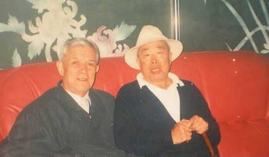 2018年林虎將軍病故北京，遺物除了手槍匕首飛行裝具，另有結婚照