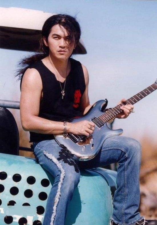 你可能不認識迪克牛仔是誰，但你一定聽過《有多少愛可以重來》