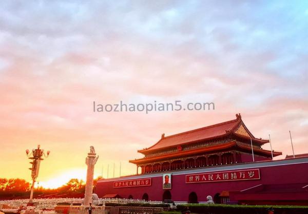 老照片：1900年到2000年的北京天安門，看得出有啥變化嗎？