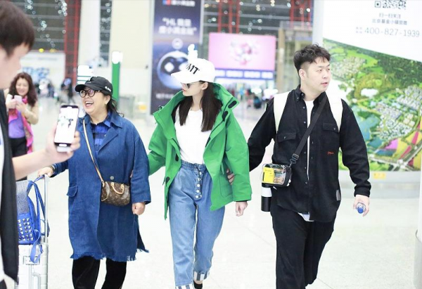 終於秀恩愛!杜海濤帶父母回沈夢辰老家過年,準婆婆打扮太搶風頭 終於秀恩愛!杜海濤帶父母回沈夢辰老家過年,準婆婆打扮太搶風頭