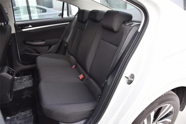 測評寶來&CenterDot;純電，外觀簡單大方，實用性較強