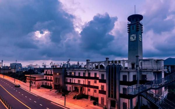 中國醫藥圈傳奇夫妻：一人執掌一家上市公司，都是行業龍頭