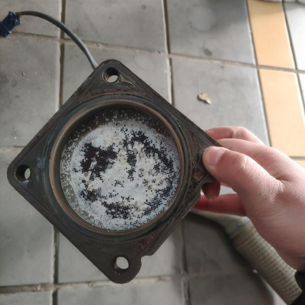 加個油，整這麼多散裝‘白酒’，可要害死個人