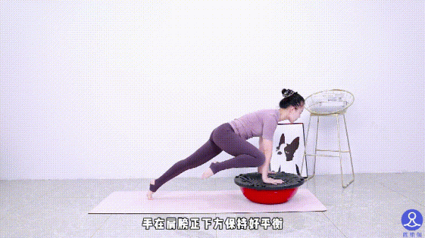 32歲陳小紜近照暴瘦成“魯豫”,下巴尖銳,小腿瘦到骨頭凸出 32歲陳小紜近照暴瘦成“魯豫”,下巴尖銳,小腿瘦到骨頭凸出