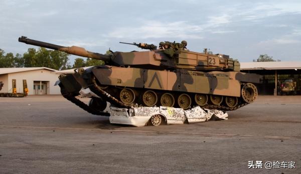 15萬的凱迪拉克凱雷德沒人要，檢車過程很心塞，買家：不伺候它