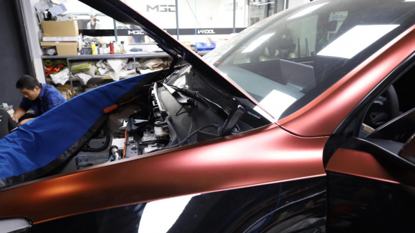 解放雙手自由開合 ModelY電動機蓋加裝