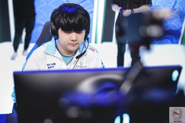 LOL職業賽單核的悲劇！只恨不能複製5個他