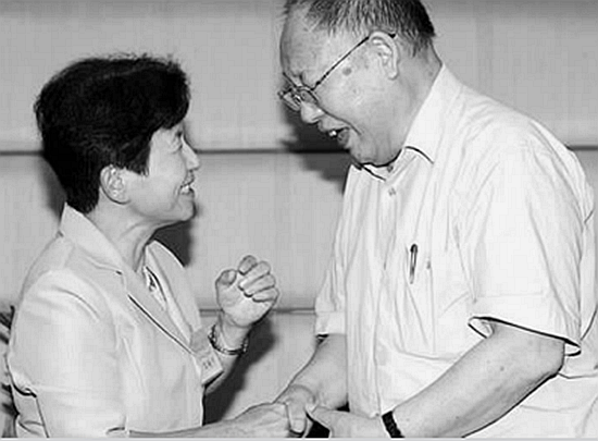 92年聶榮臻去世,臨終前囑咐女兒聶力:有機會去日本看看“妹妹” 92年聶榮臻去世,臨終前囑咐女兒聶力:有機會去日本看看“妹妹”