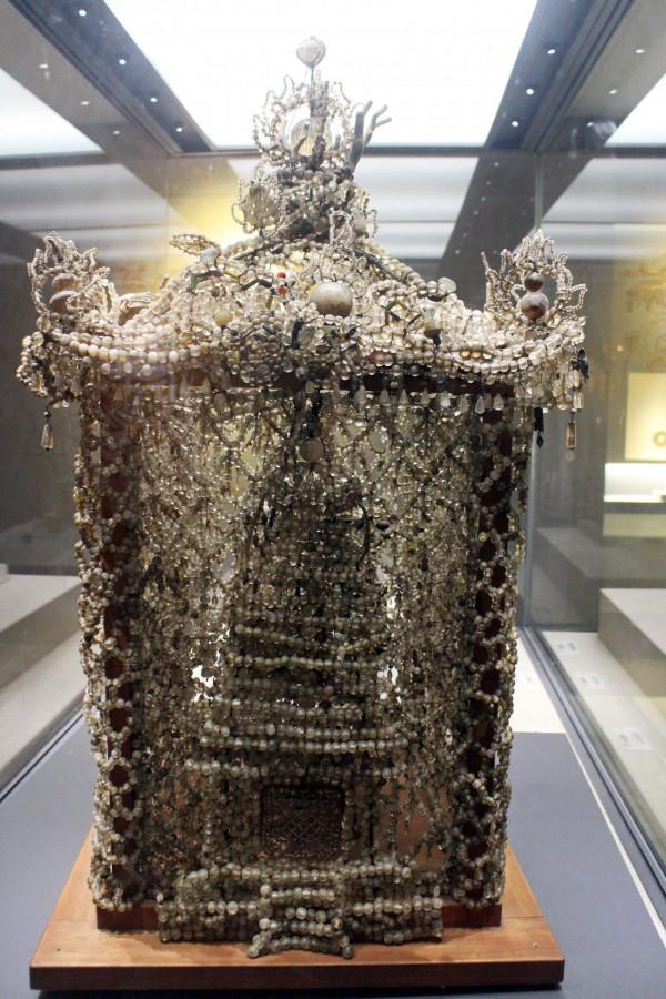 在朝陽北塔博物館展出的從天宮、地宮及附近出土的部分文物