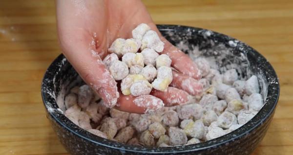 炸花生米，很多人第一步就錯了，大廚教你正確做法，酥脆可口