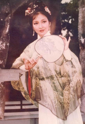 黃杏秀：曾是TVB第一俠女，下嫁陳百祥後，過得怎麼樣？