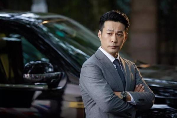 《掃黑風暴》譚凱：未學表演，為單身老媽回家鄉，48歲不強求愛情