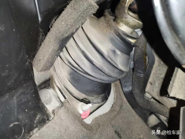 5萬買臺賓士E級,外表光鮮亮麗內飾破敗不堪,網友:就怕養不起 5萬買臺賓士E級,外表光鮮亮麗內飾破敗不堪,網友:就怕養不起