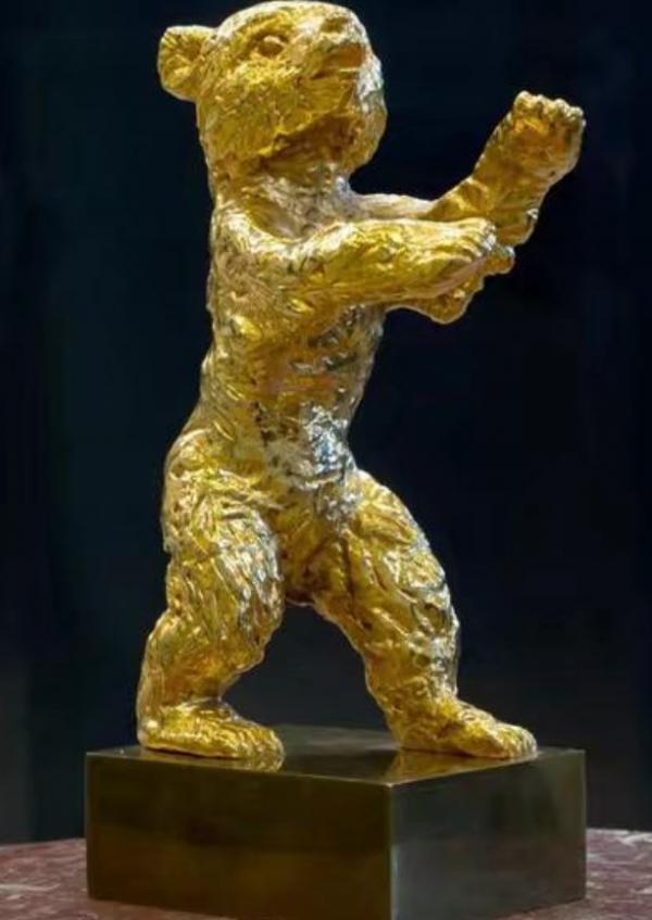 朱媛媛：32歲嫁13年初戀，47歲還是娛樂圈的一股清流