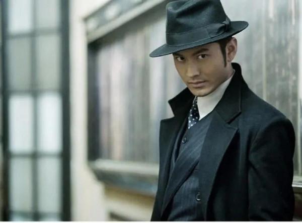 劉學義《夜色暗湧時》上演霸道總裁,還是不如在三界對味 劉學義《夜色暗湧時》上演霸道總裁,還是不如在三界對味