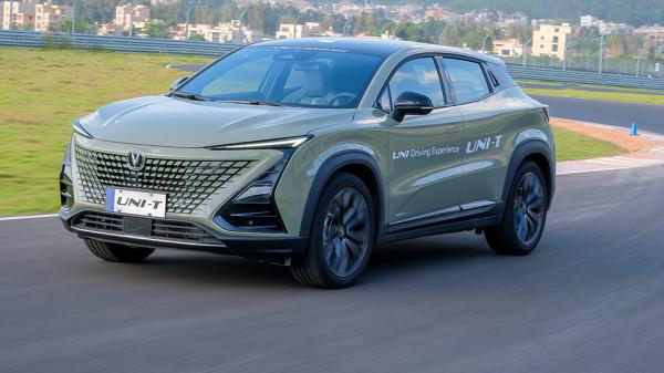 下賽道還不過癮？路試會更舒服，試駕長安UNI-T